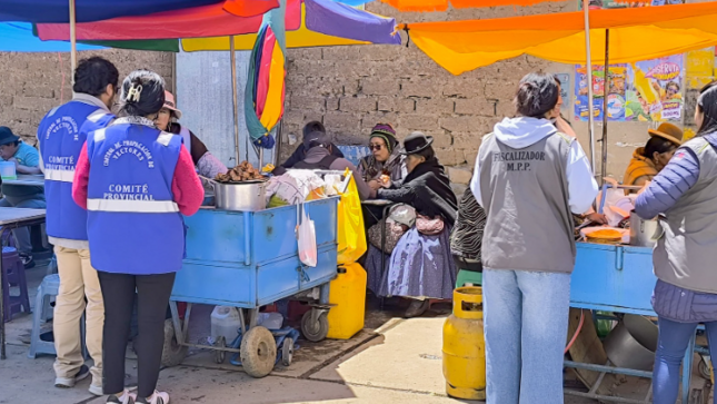 Municipalidad realiza orientación en el mercado Unión y Dignidad