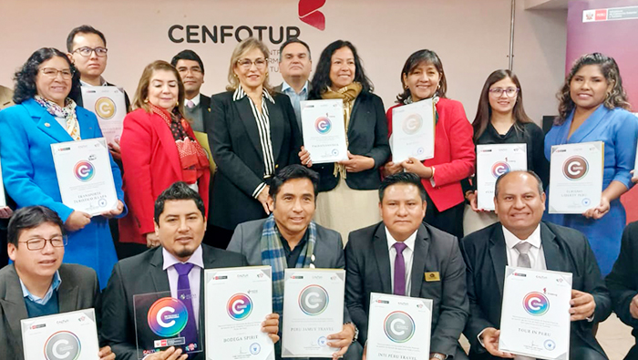 Mincetur reconoce a más de 30 empresas del sector turismo que mejoraron sus servicios en el sur del país el 2024