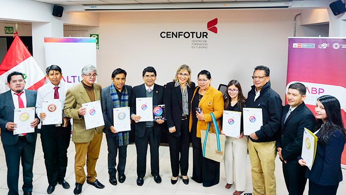 Mincetur reconoce a más de 30 empresas del sector turismo que mejoraron sus servicios en el sur del país el 2024