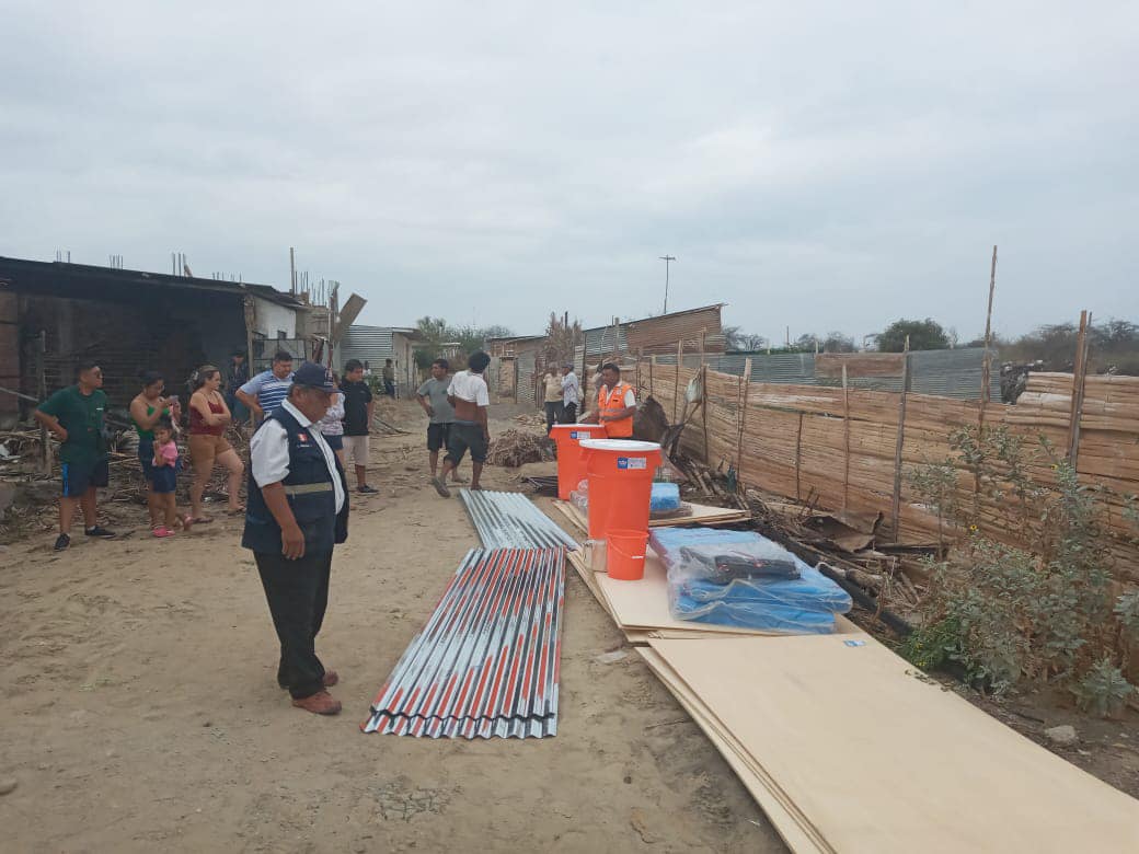 #Sullana | MUNICIPALIDAD ENTREGA AYUDA HUMANITARIA A FAMILIAS AFECTADAS POR INCENDIO EN NUEVO HORIZONTE