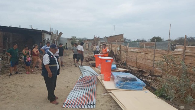 #Sullana | MUNICIPALIDAD ENTREGA AYUDA HUMANITARIA A FAMILIAS AFECTADAS POR INCENDIO EN NUEVO HORIZONTE