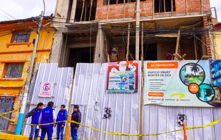 Municipalidad de Puno ordena la paralización de obra en el Jr. El Puerto por falta de licencia de edificación