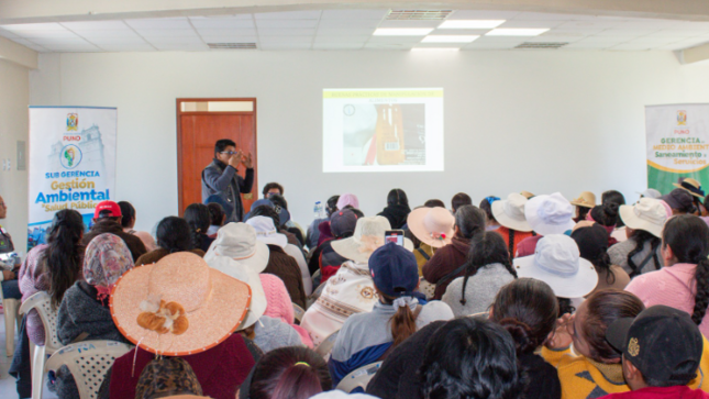 Comerciantes se capacitan para recibir a turistas durante la candelaria con mejores prácticas sanitarias