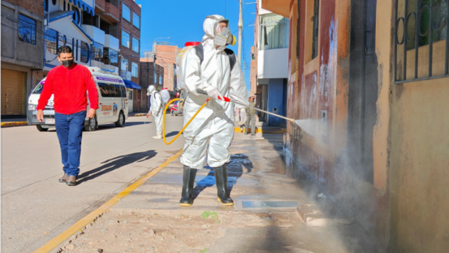 Barrio Bellavista de Puno se beneficia con jornada de fumigación y desratización