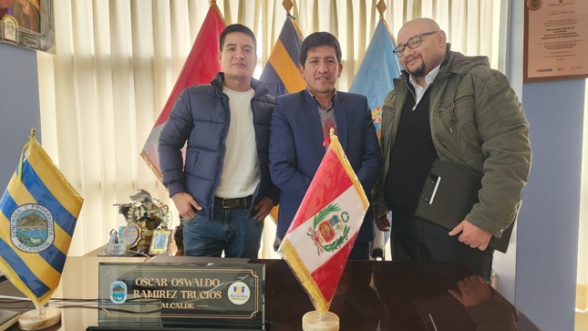 Noticia sobre la reunión del alcalde Oscar Ramírez Trucios con representantes del COAR 