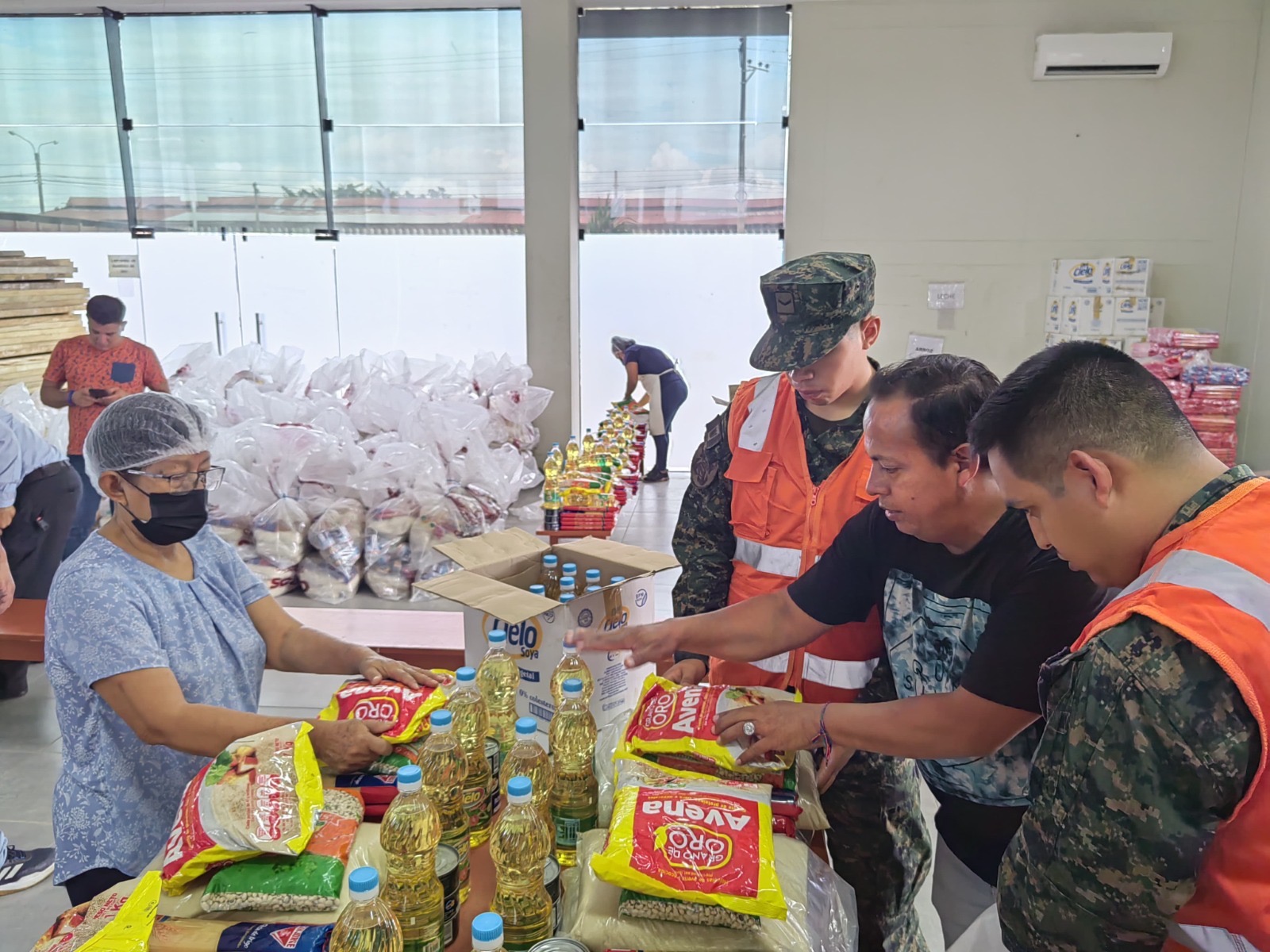 Fuerzas Armadas intensifican apoyo humanitario tras inundaciones en Ucayali