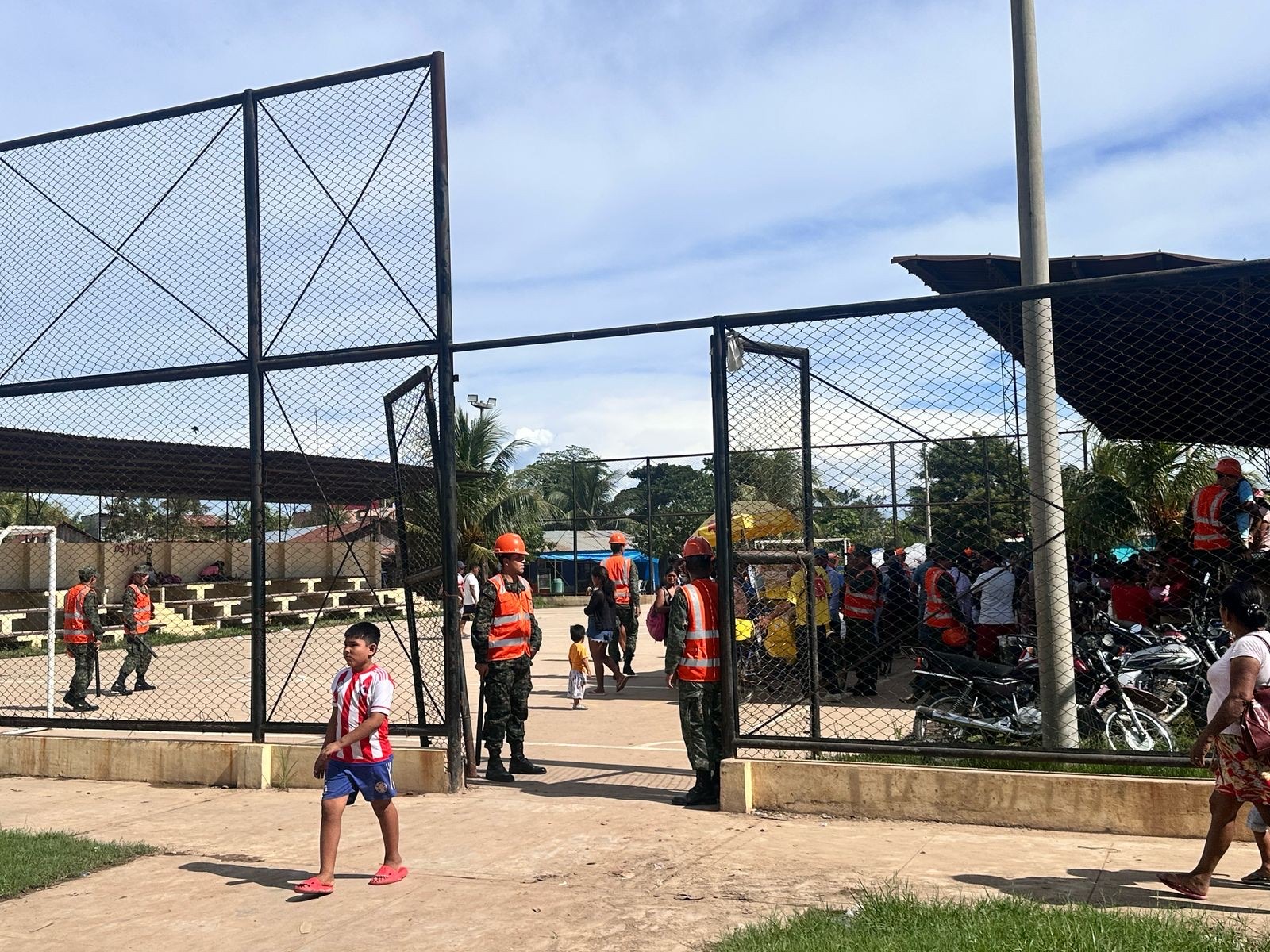 Fuerzas Armadas intensifican apoyo humanitario tras inundaciones en Ucayali