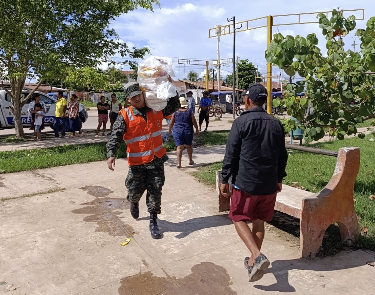 Fuerzas Armadas intensifican apoyo humanitario tras inundaciones en Ucayali