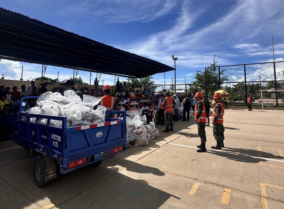 Fuerzas Armadas intensifican apoyo humanitario tras inundaciones en Ucayali