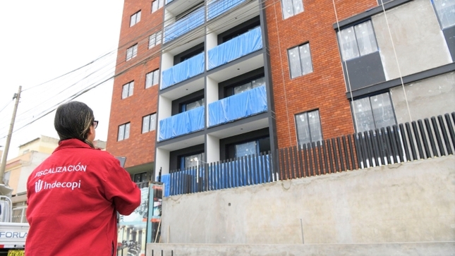 Indecopi ordena a constructoras devolver dinero a consumidores afectados por fallas en viviendas en Lima y Huancayo