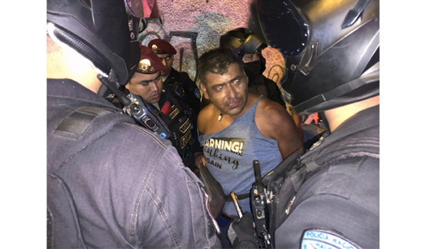 En una reciente labor, se realizó un operativo de control en diversas zonas de El Agustino, con el objetivo de prevenir actos delictivos y garantizar la seguridad de nuestros vecinos. 
Asimismo, se logró intervenir y trasladar a la comisaría a una persona implicada en el robo de un celular a un vecino, ocurrido a la altura de Puente Nuevo.