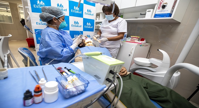 Más del 90% de pacientes atendidos en el Hospital Ramón Castilla de EsSalud presenta caries dentales