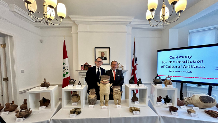En Reino Unido el canciller recibe piezas arqueológicas de nuestro patrimonio cultural