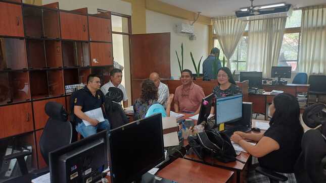 📢🎥DIRECTOR DE UGEL AYABACA, COORDINA NECESIDADES PRESUPUESTALES ANTE EL GOBIERNO REGIONAL Y DREP.
📢El director de UGEL Ayabaca, Mag. Luis Alberto Esteves Márquez, con el director de UPDI, Profesor Edwin Vasquez Delgado, equipo técnico: C.P.C. Esther Carolina Sanchez Abad, Tec. Administración  Jonsler Yván Juárez Vílchez , se construyeron a la Dirección Regional de Educación y Gobierno Regional de Piura con el propósito de gestionar demandas y requerimientos presupuestales de las instituciones educativas de nuestro ámbito educativo.
En la gestión se logró el compromiso del Gobierno Regional de transferir recursos presupuestales para cubrir la bolsa de horas para las instituciones educativas del distrito de Suyo.
Asimismo se logró la aprobación y autorización de la convocatoria CAS Intervenciones pedagógicas.
En la cita, estuvo presente el Director de la IE Cachaquito Suyo, profesor Alfredo Ramírez, como representante de los directores del distrito fronterizo de Suyo.
¡UNIDOS EN EDUCACIÓN, SEGUIMOS AVANZANDO!
