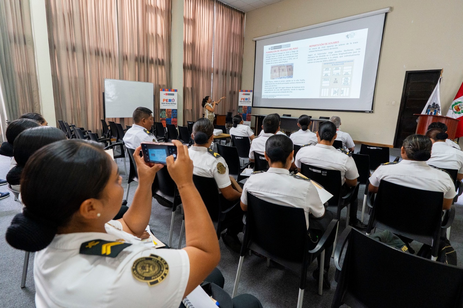 Capacita a efectivos de la Policía de Turismo