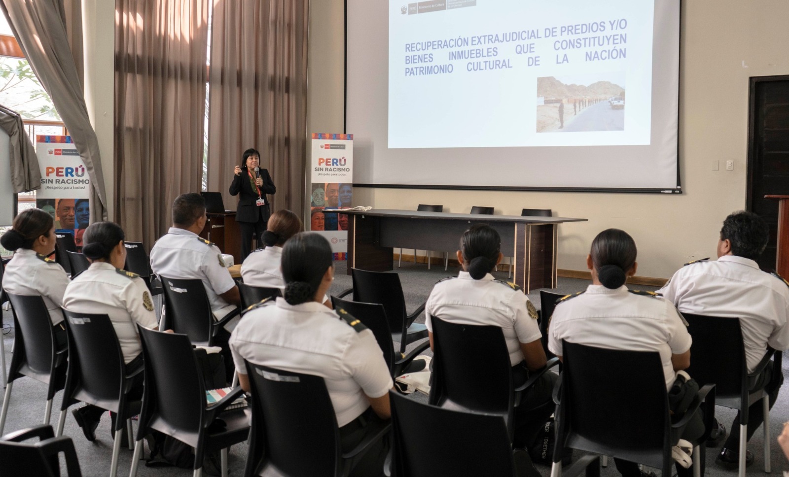 Capacita a efectivos de la Policía de Turismo