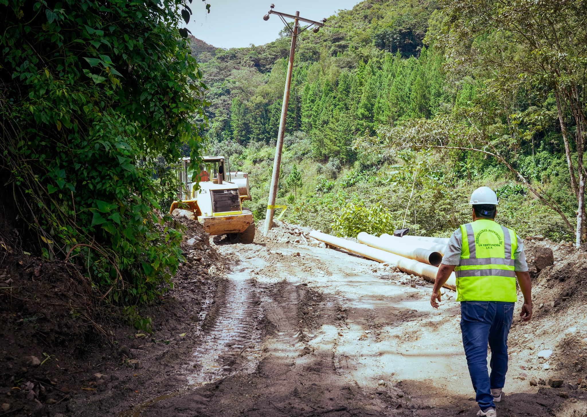 Instituto Vial Provincial garantiza el mantenimiento de vías en el sector de Poromate - Santa Ana