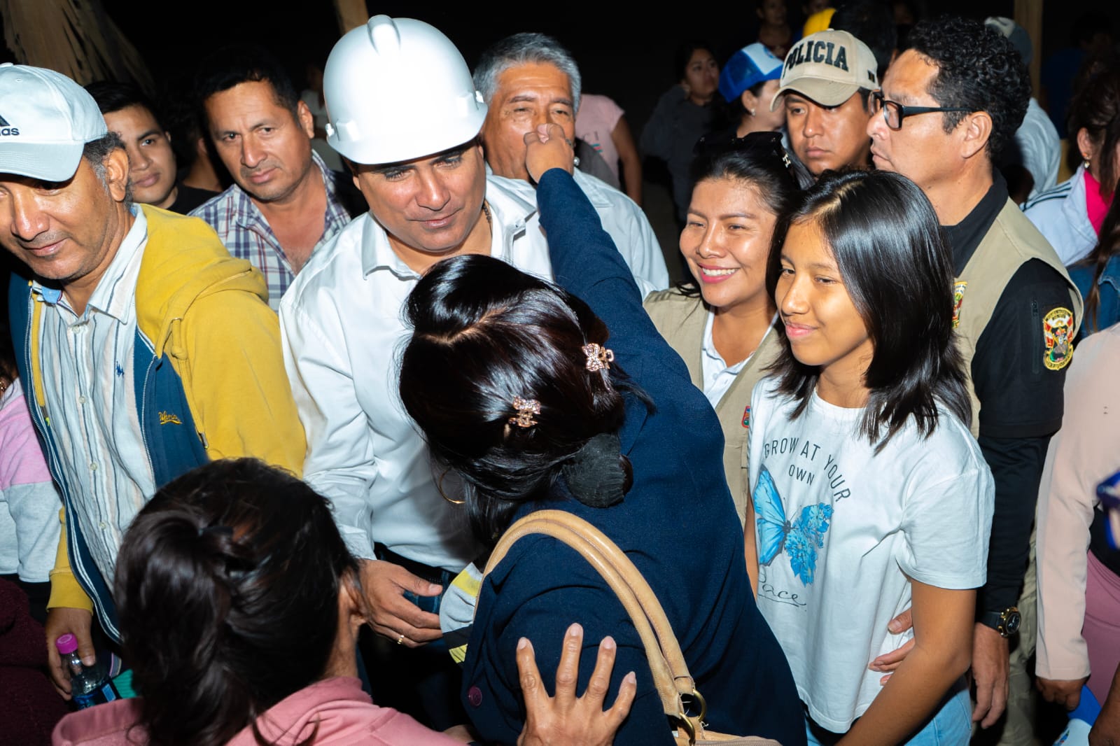 Familias de Nueva Esperanza de sectores 1 y 2 también tendrán pistas y veredas: GORE consiente buena pro