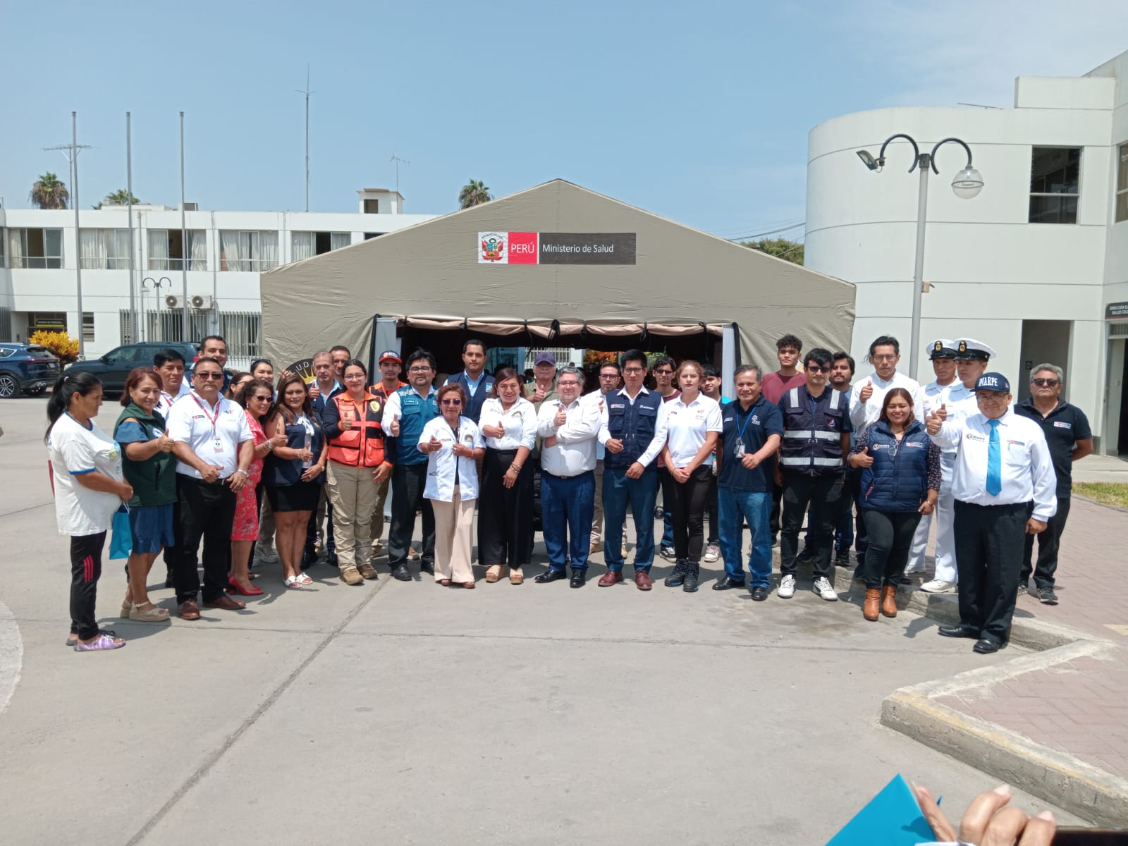 El evento contó con la presencia de diversas autoridades y representantes de la comunidad, quienes se mostraron interesados en las herramientas y estrategias que CENEPRED ofrece para enfrentar el riesgo de desastres.