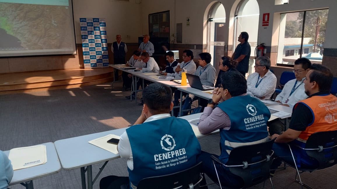 Los representantes del Centro Nacional explicaron la importancia de considerar los parámetros técnicos establecidos en la "Guía para la Evaluación del Riesgo de Desastres ocasionados por peligros de origen natural en los servicios de agua y saneamiento" (Guía EVAR).