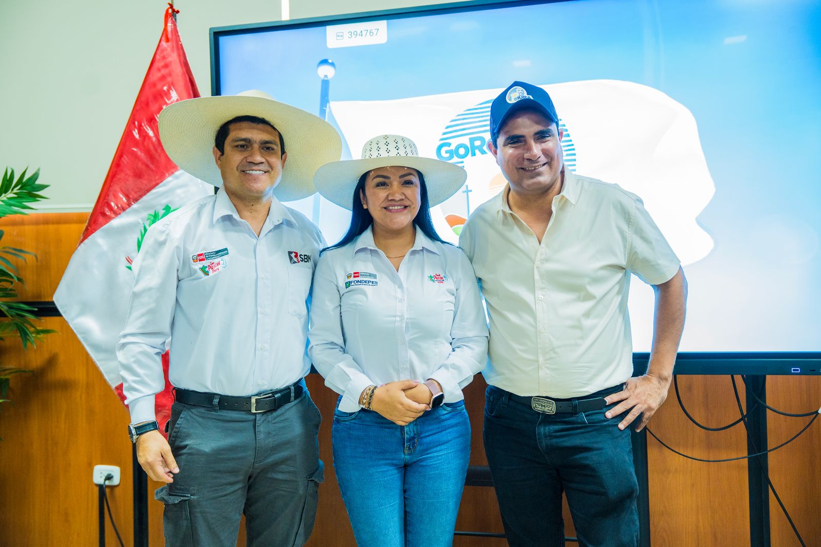 Gobernador entrega terreno a FONDEPES para construcción de Desembarcadero Artesanal de La Islilla, en beneficio de más de 6 mil pescadores