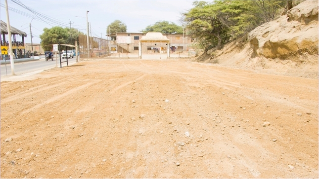 Foto Habilitan zona de parqueo para vehículos de servicio turístico