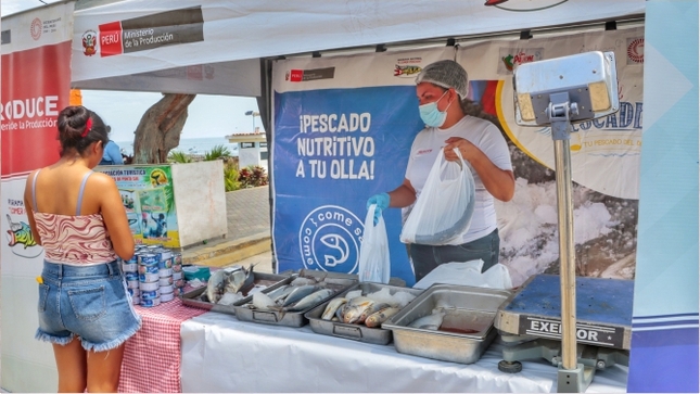 Foto Con éxito se realizo la feria a comer pescado 
