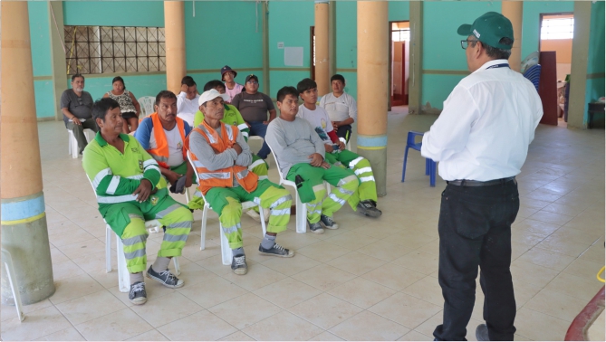 Foto Capacitan a jardineros sobre control de plagas