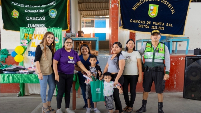 Foto Entrega de kit escolares a niños en condición de orfandad y escasos recursos en Cancas