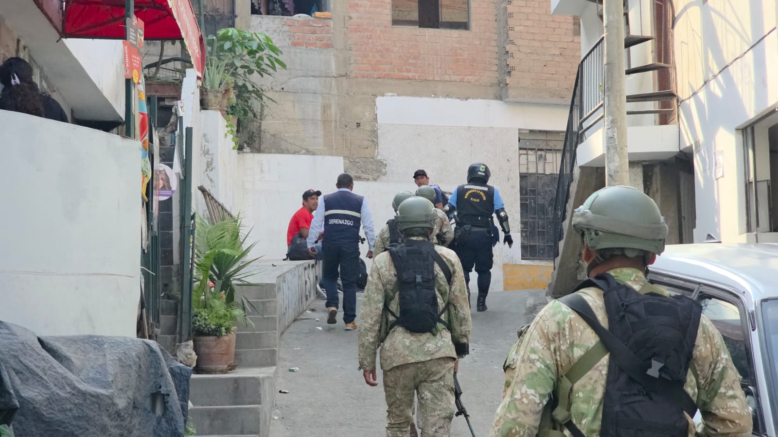 Efectivos de serenazgo y del ejército realizan patrullaje conjunto en La Molina
