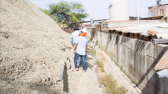 Foto Evalúan descolmatar muro de contención en barrio Chamba Uriarte