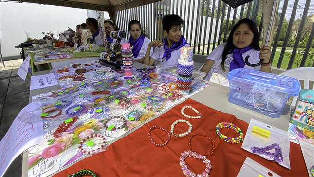 Participantes de OMAPED exponen productos aprendidos en los talleres de verano