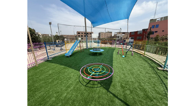 Este espacio ahora luce totalmente renovado, con un área verde en óptimas condiciones y juegos infantiles mejorados para el disfrute de nuestros pequeños. Seguimos trabajando para brindar espacios seguros y agradables para todas las familias de nuestra comunidad.