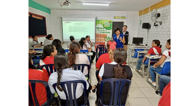 Esta capacitación dirigida a docentes del Colegio Saco Oliveros tuvo el 
objetivo de fortalecer el conocimiento para que puedan identificar y eliminar criaderos de zancudos dentro y fuera del entorno escolar, reduciendo así el riesgo de transmisión del dengue. Se enfatizó la importancia de la articulación entre la comunidad educativa y las autoridades locales para controlar la incidencia de esta enfermedad.
Este tipo de iniciativas forman parte de la estrategia del distrito para fomentar espacios seguros y saludables.
 ¡Trabajando juntos podemos prevenir el dengue!