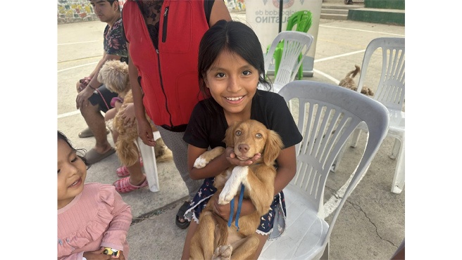 Se compartio con nuestros vecinos valiosos consejos para el bienestar de sus amigos peludos. 
Además,se  realizo desparacitación interna y externa a nuestros fieles compañeros, contribuyendo a su salud y protección.