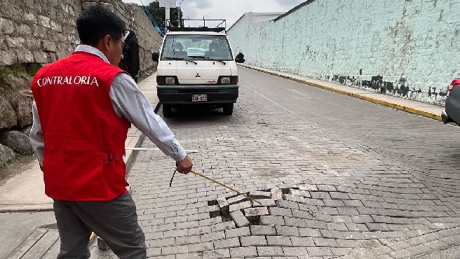 Arequipa.- La Contraloría General de la República advierte que la falta de un plan de mantenimiento vial vigente por parte de la Municipalidad Provincial de Arequipa (MPA), podría originar accidentes de tránsito debido a los daños del pavimento de calles y avenidas urbanas por las lluvias registradas en la ciudad capital.