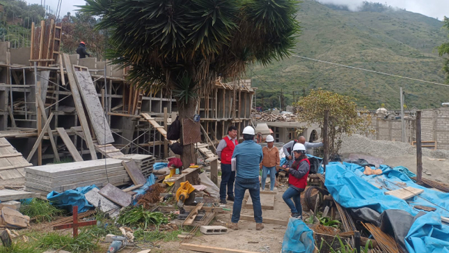 Apurímac. -  La Contraloría General de la República alertó que el proyecto de construcción de nichos en el Cementerio General de Condebamba, a cargo de la Sociedad de Beneficencia de Abancay se ejecuta al margen de la normativa vigente, debido a que los sepulcros se construyen en bloques de más de seis pisos y en dimensiones menores a lo permitido en lo referido a ancho y altura.