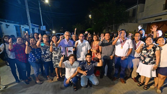 Vecinos de Urb. Club Grau
