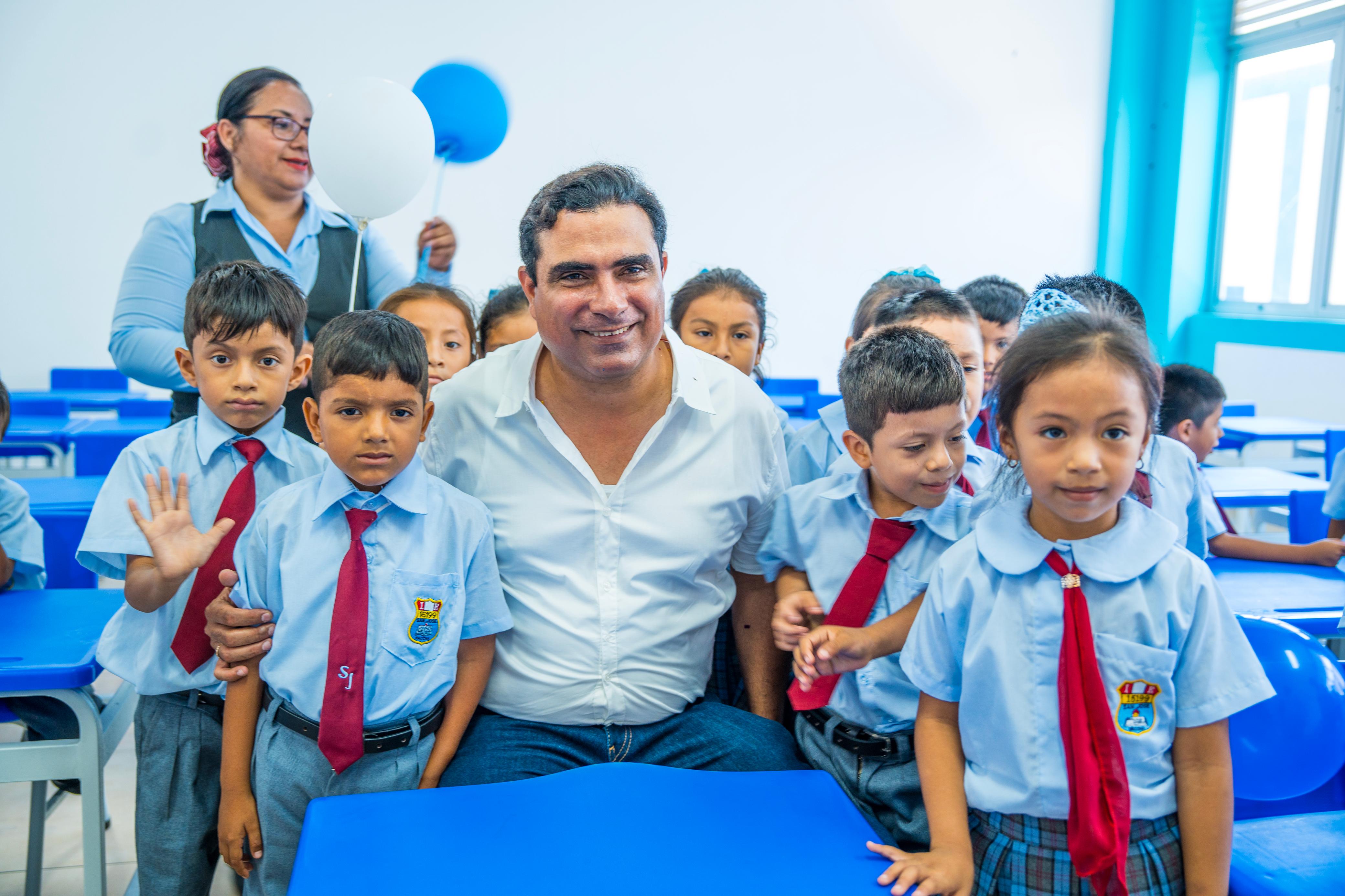 Gobernador Luis Neyra inaugura moderno colegio 15199 San José de Pacha-Chulucanas en beneficio de más de 700 escolares