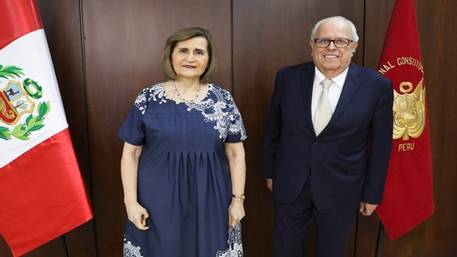 La presidenta del Tribunal Constitucional (TC), Luz Pacheco Zerga, recibió la visita protocolar del presidente del Banco Central de Reserva (BCR), Julio Velarde Flores.