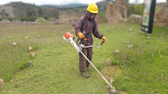 Trabajo de mantenimiento en Wiraqochapampa