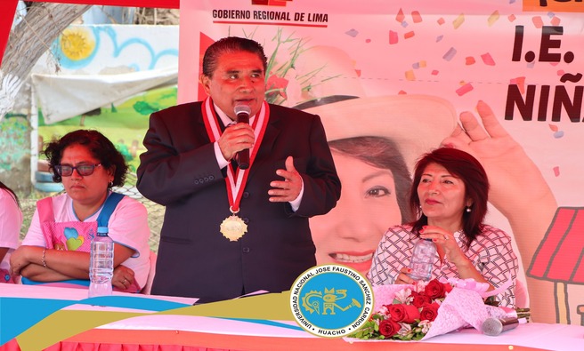 El rector de la Universidad Nacional José Faustino Sánchez Carrión, Dr. César Díaz Valladares, participó en la ceremonia de colocación de la primera piedra de la I.E. N° 324 Santísima Niña María.
