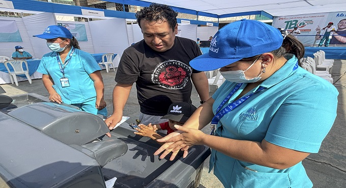Más de 6,400 pacientes con tuberculosis recibieron atención en EsSalud en 2024