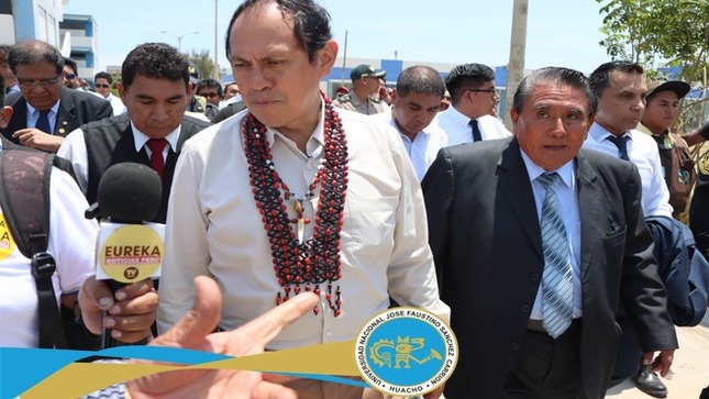 En flagrante violación a la Constitución y la Ley Universitaria, el congresista Segundo Montalvo, ingresó al campus de la Universidad Nacional José Faustino Sánchez Carrión junto a numerosos policías.