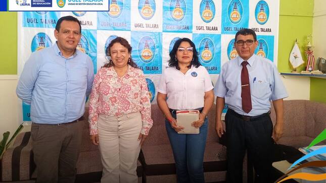 FOTOGRAFIA DE MIEMBROS DE UGEL JUNTO AL  MIEMBRO DE SIREPI