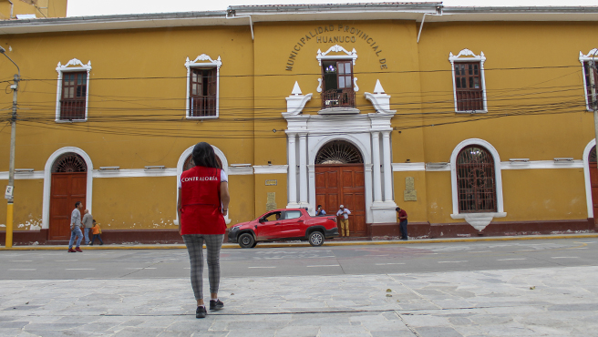 Huánuco. – La Contraloría General de la República identificó que funcionarios de la Municipalidad Provincial de Huánuco fraccionaron la contratación del servicio de internet que requerían diversas áreas de la comuna, con la finalidad de evitar realizar procedimientos de selección, desacatando de esta manera la prohibición estipulada por la Ley de Contrataciones del Estado para casos de servicios usuales que cumplen una misma finalidad pública.