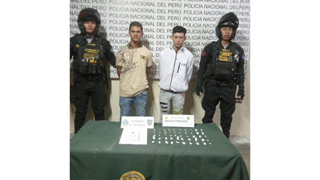 Como resultado de esta labor se detuvo a Roger Gutiérrez Gutiérrez y Álvaro Gonzales Cáceres, de nacionalidad extranjera, conocidos como “Los Chamos del Agucho”, quienes se encontraban a bordo de una moto lineal en la Cooperativa Huancayo y al momento de la intervención emprendieron a la fuga intentando escapar. En el trayecto de la persecución arrojaron un i phone color rosado sin chip y bloqueado, siendo capturados en la Av. Mariátegui con Esmeraldas; asimismo, se les encontró envoltorios con sustancias alucinógenas. Finalmente, fueron trasladados a la Depincri de El Agustino para las diligencias correspondientes.