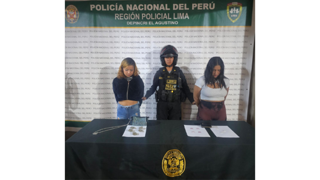 Jorgelys Chiquinquira García Abreu (26) y Eudimar Luna Nieves (20) de nacionalidad extranjera, quienes al notar la presencia de los agentes de seguridad intentaron darse a la fuga siendo detenidas en la cuadra 22 de la Av. Mariátegui. 
Al momento de su captura las mujeres portaban bolsitas pequeñas con distintas sustancias con características a los alucinógenos, entre ellas, el peligroso Tusi cuyo consumo ocasiona graves consecuencias para la vida. Ambas fueron conducidas a la Depincri de El Agustino para las diligencias correspondientes.