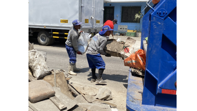 Los materiales acumulados en las viviendas de nuestros vecinos fueron entregados como madera, llantas, muebles viejos, plásticos, entre otros.
Las jornadas de limpieza continuarán por todo el distrito con la finalidad de mantener las calles y viviendas limpias mejorando la calidad de vida y preservando la salud de la población Agustiniana.