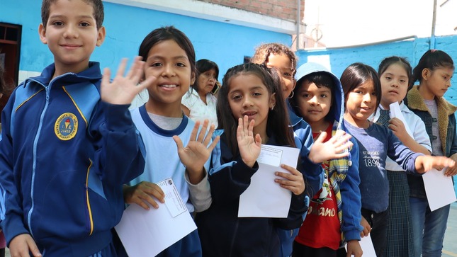 Estudiantes de la I.E. Santa Teresita se beneficiaron del programa “Tu Muni te Cuida”
